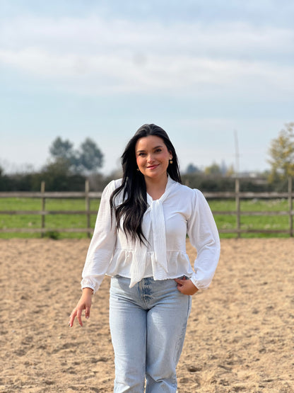 Blusa con lazo blanca