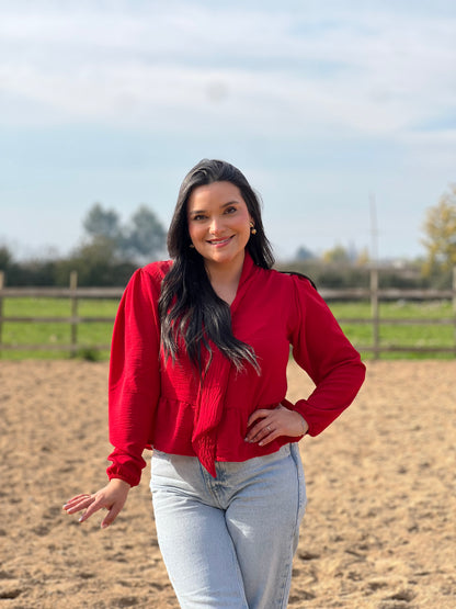 Blusa con lazo rojo