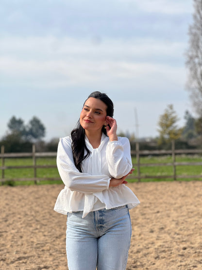 Blusa con lazo blanca
