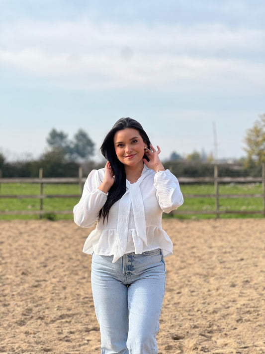 Blusa con lazo blanca