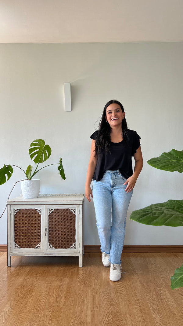Polera Clara Negra